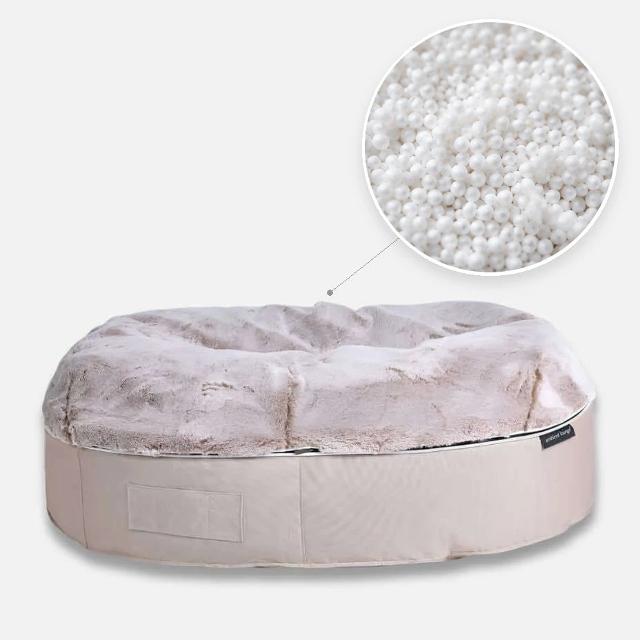 Hundeseng Sandstorm Cappuccino XL med detalj av perlefyll i sirkel