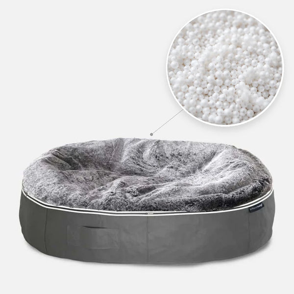 Hundeseng Supernova Silken Gray M med detalj av perlefyll i sirkel
