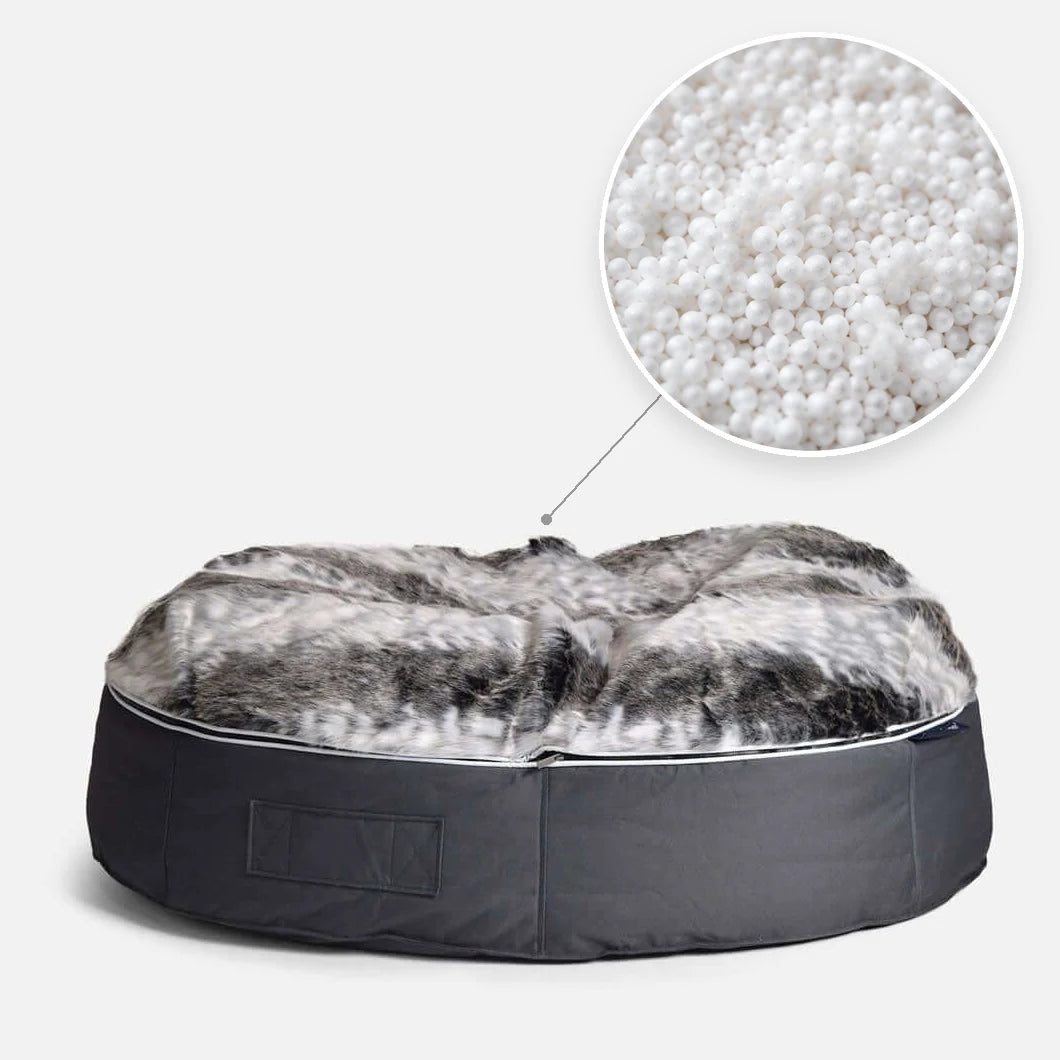 Hundeseng Supernova Wild Animal XL med detalj av perlefyll i sirkel
